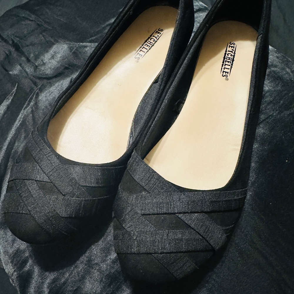Seychelles Black Flats with Pleated Detailing